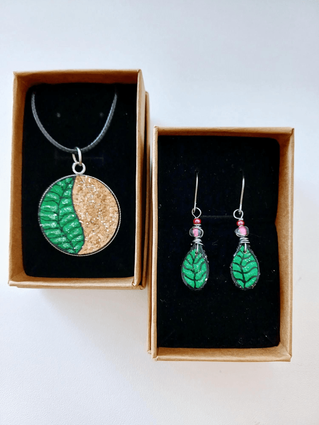  " Les Feuilles" d'été - collier liège 