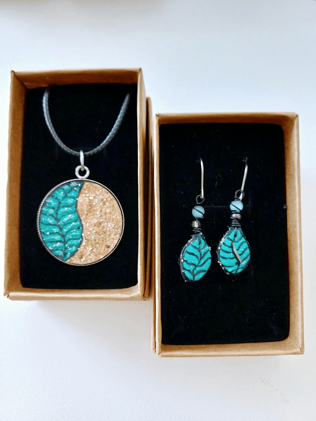  " Les Feuilles" d'été - collier liège 